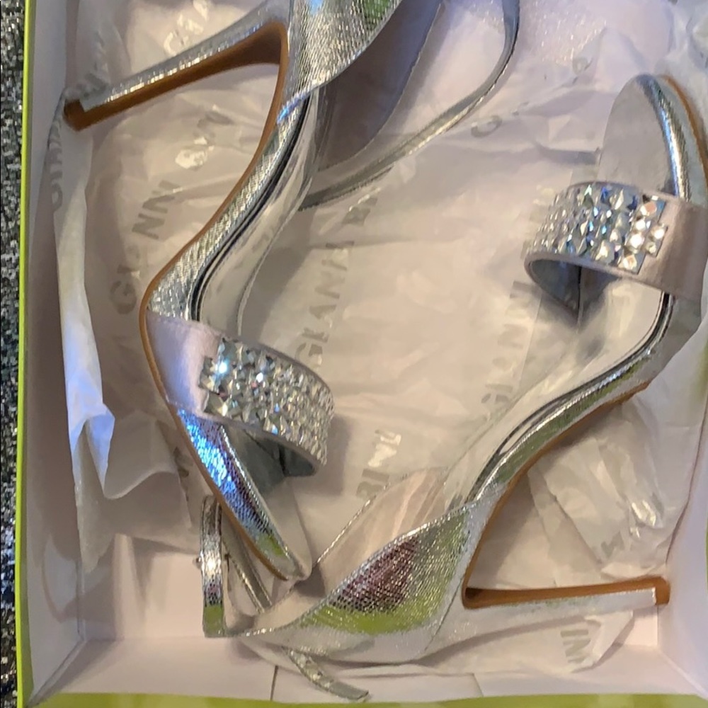Silver Heels Gianni Bini